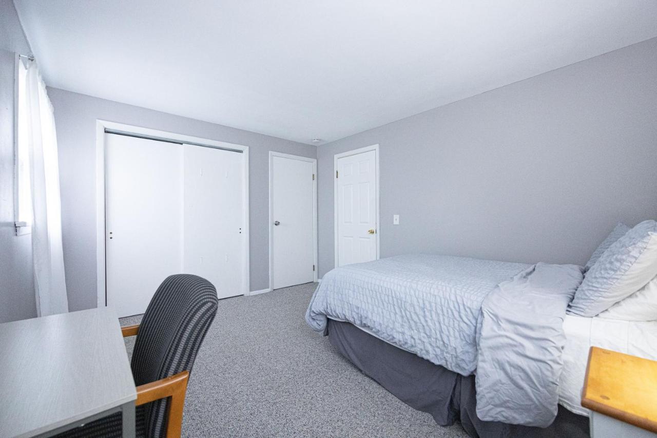 Cheerful Home With Free Parking And Wifi Rochester Bagian luar foto